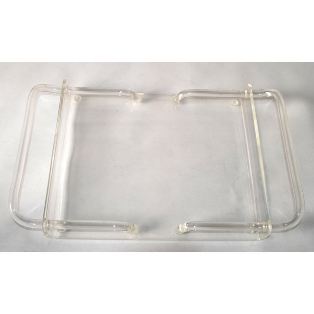 Transparent 1970s Dorothy Thorpe Style Sculptural Rectangle Tubular Handle Clear Lucite Serving Tray For Sale - Image 8 of 12