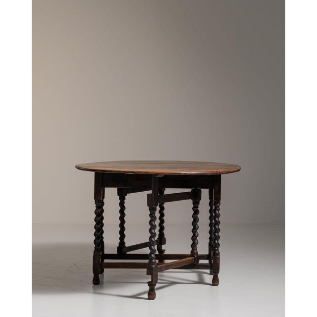 1900 - 1909 1900-1909 United Kingdom Weathered Honey Oak Oak Gateleg Drop-Leaf Table For Sale - Image 5 of 11