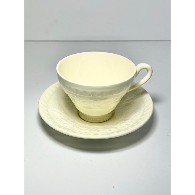 1950s 1950s English Wedgwood “Wellesley” Ceramic Tea Cups & Saucers - Set of 6 For Sale - Image 5 of 9