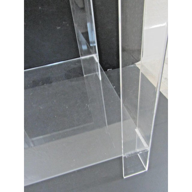 MCM Hollywood Regency Clear Lucite Acrylic Two-Tier Square Side Table For Sale - Image 4 of 7