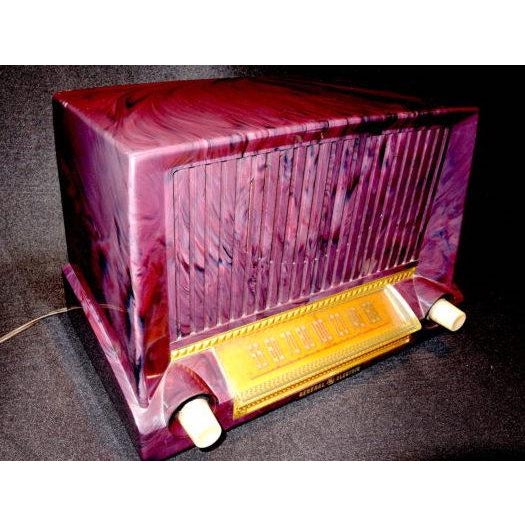 Wonderful and important GE radio in a rare marble magenta plum rare color. Just arrived! A perfect mid 20th century...