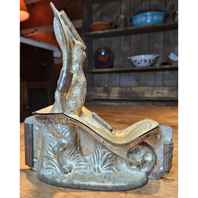 This vintage Victorian Era mold, made by Eppelsheimer & Co. in New York, features a spinning top design, the company logo,...