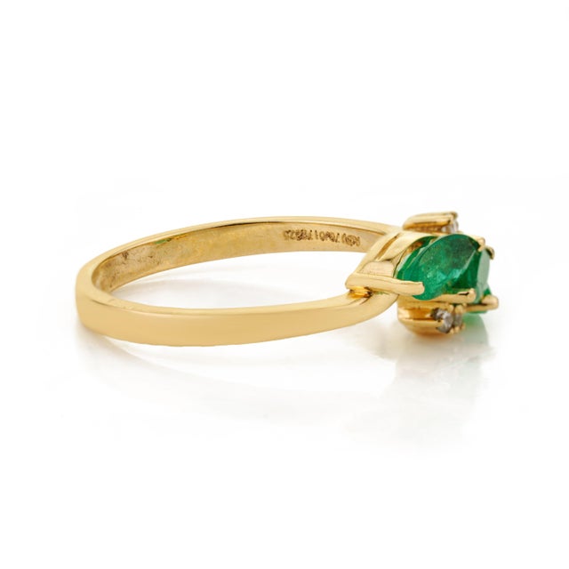 Metal 1 Carat Emerald & Diamond Three Stone Cluster Ring Size 7 in 14k Yellow Gold For Sale - Image 7 of 16