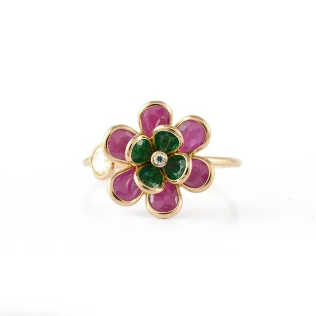 2.52ct Ruby Emerald Art Deco Flower Ring Size 7 in 18k Yellow Gold For Sale
