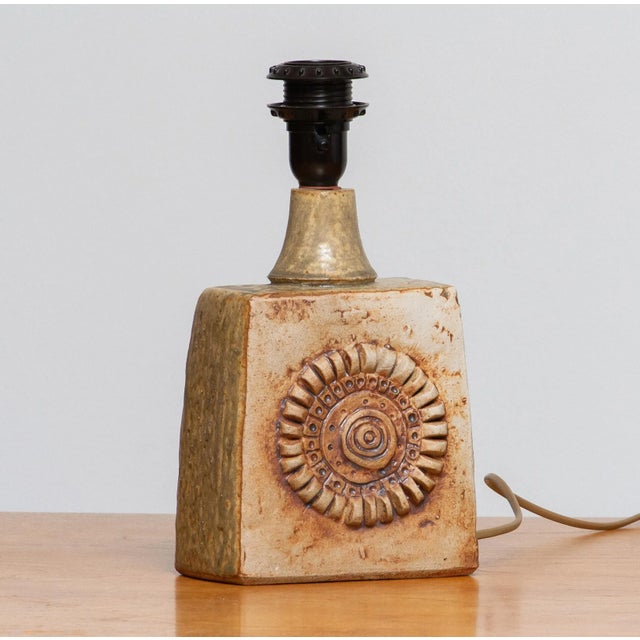 Vintage Beige Terracotta Pottery Table Lamp by Bernard Rooke, 1960s For Sale - Image 3 of 8