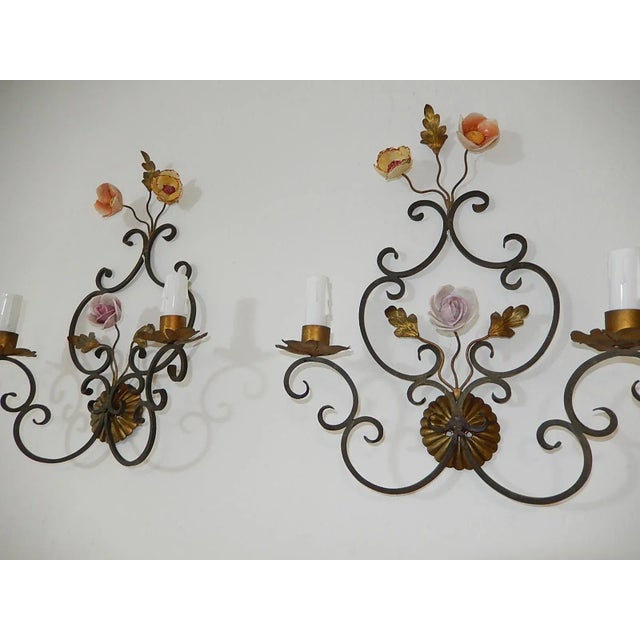 Florentine Bronze & Wrought Iron Porcelain Flowers Italian Tuscany Sconces 1900s For Sale - Image 9 of 11