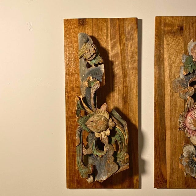 Wood c.1920 Antique Chinese Polychrome Carved Panels – Pair For Sale - Image 7 of 11