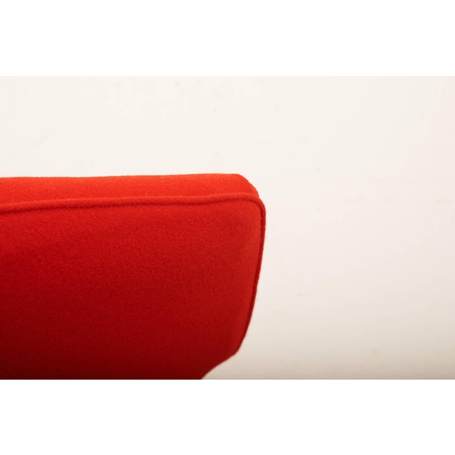 Tecno Swivel Armchair P32 with 4-Star Black Metal Frame, Upholstered Shell Covered in Red Fabric by Osvaldo Borsani for Tecno, 1956 For Sale - Image 4 of 9