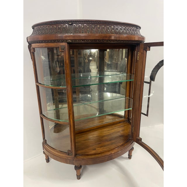 Early 20th Century Antique Demilune French Louis XV Walnut Vitrine Display Cabinet For Sale - Image 5 of 13