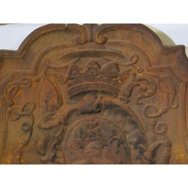 French Large 19th Century French Cast Iron Fireback With Rampant Lion and Crown For Sale - Image 3 of 14