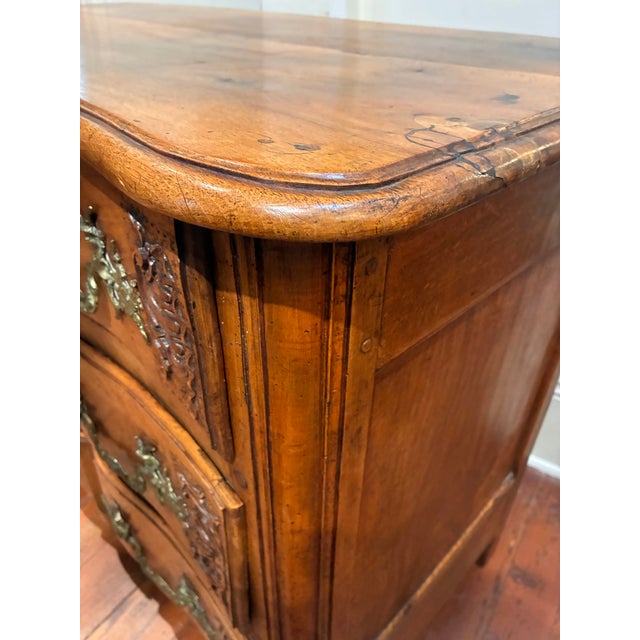 Wood Mid 18th Century Period Rococo French Provincial Commode en Arbelete For Sale - Image 7 of 14