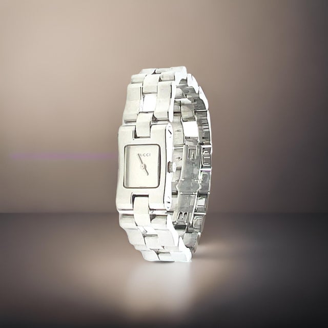 1990s Gucci Estate Swiss Made Stainless Steel Ladies Wristwatch For Sale - Image 9 of 9