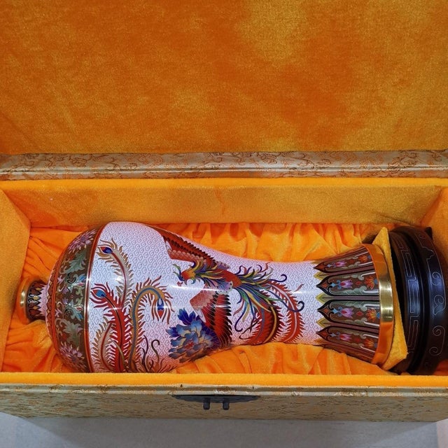 Mid 20th Century Vintage Chinese Cloisonné Meiping Vase | White Ground Phoenix & Peony Motif With Stand For Sale - Image 5 of 10