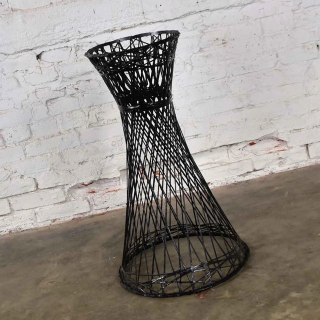 Mid-Century Modern Spun Fiberglass Plant Stand For Sale - Image 4 of 13