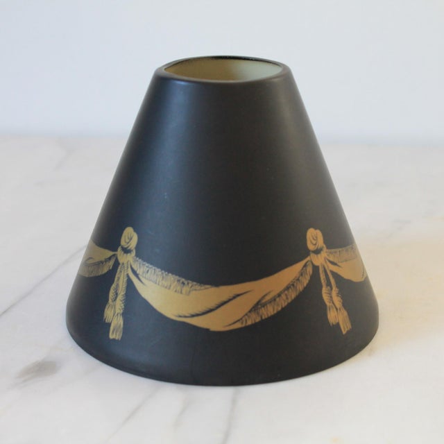 Neoclassical Pair of Vintage Tapered Cone-Shaped Toleware Metal Lamp Shades For Sale - Image 3 of 13