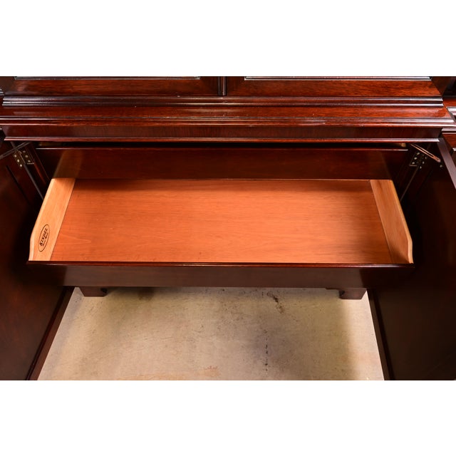 Kindel Furniture Georgian Carved Mahogany Lighted Breakfront Bookcase Cabinet For Sale In South Bend - Image 6 of 12
