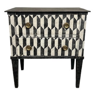 Mid 19th Century Small Italian chest of drawers with patina and trompe-l'oeil painting For Sale