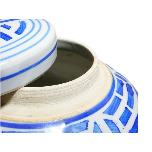 Chinese Late 20th Century Chinese Export Porcelain Double Happiness Lidded Ginger Jar 10” For Sale - Image 3 of 5