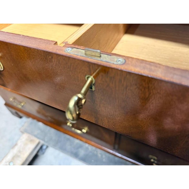 Late 20th Century Hickory Chair Georgian Solid Mahogany Nine-Drawer Dresser or Credenza With Key For Sale - Image 14 of 18