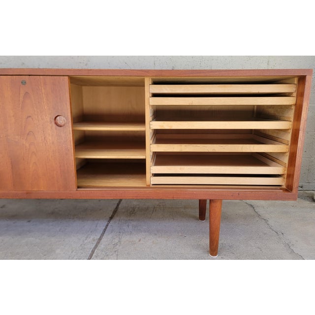 Hans Wegner Ry-26 Teak Danish Modern Credenza With Sliding Doors For Sale - Image 9 of 18