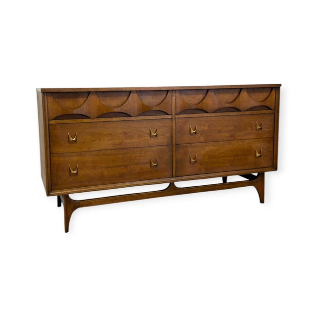 Vintage Mid Century Modern Broyhill Brasilia Walnut Bedroom Set – 6-Drawer Dresser & Highboy Chest For Sale - Image 11 of 17