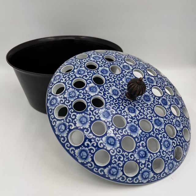 Metal Vintage Theodore Alexander Blue and White Chinoiserie Flower Centerpiece, Tulipiere, Ikebana Vase For Sale - Image 7 of 11