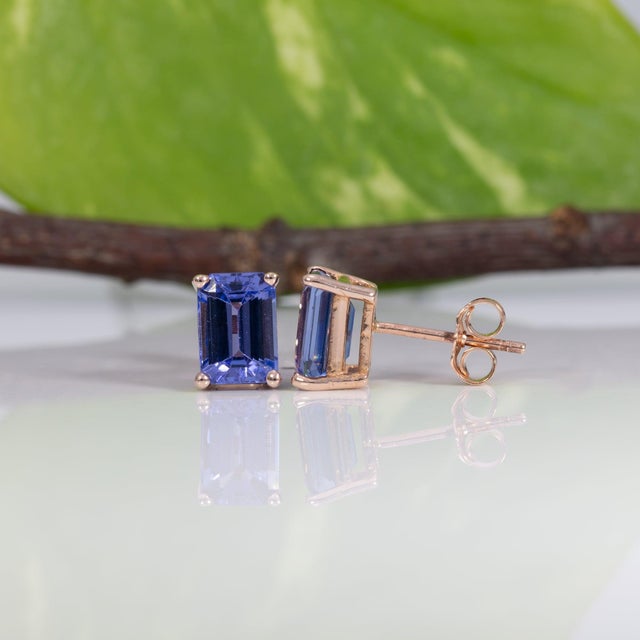 2020s Aaa Tanzanite Solitaire Studs, Emerald Cut 7x5mm - Fine Solid 14k Gold, Pair For Sale - Image 5 of 8