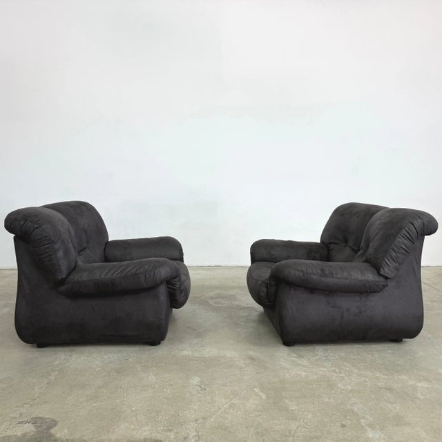 1960s Italian Armchairs Attr. To PelleRossi – A Pair For Sale In New York - Image 6 of 12