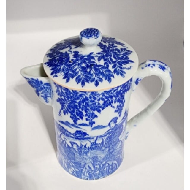 1900 - 1909 Antique Blue and White Porcelain Chinoiserie Japanese Hot Water Pitcher For Sale - Image 5 of 12