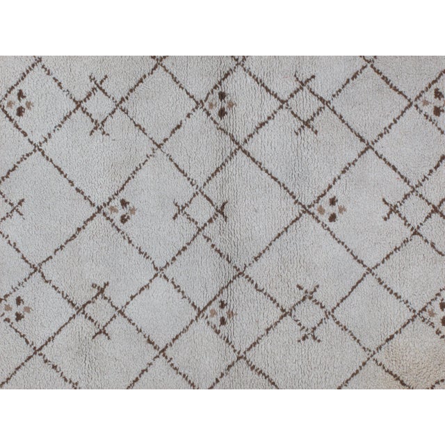 Moroccan 1970's Moroccan Rug- 4' X 6' For Sale - Image 3 of 6