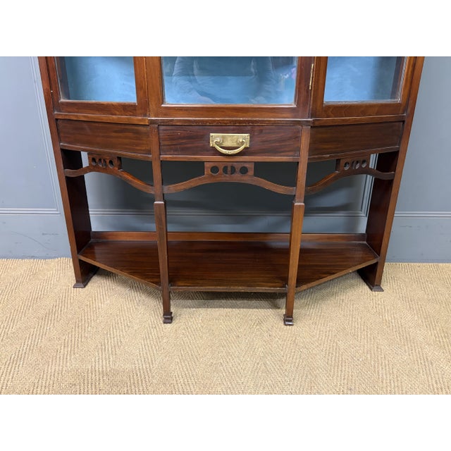 Arts and Crafts Mahogany Display Cabinet, 1900s For Sale - Image 3 of 17
