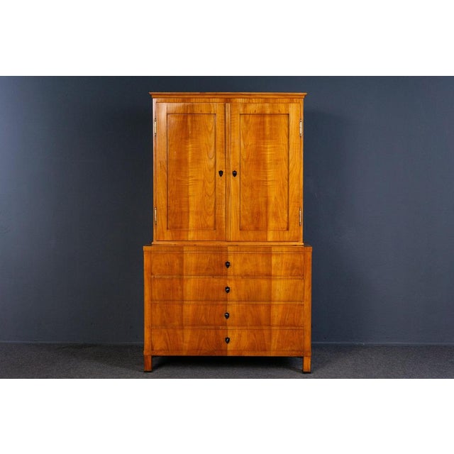 Top-mounted chest of drawers Epoch & style: Biedermeier - first half of the 19th century Features - veneered in cherry...