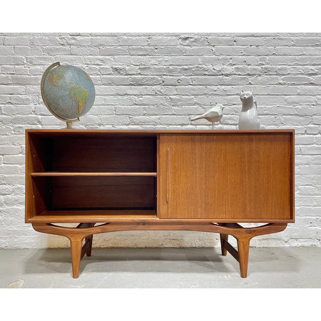 2020s Mid Century Modern Styled Handmade Sculptural Credenza / Media Stand / Sideboard For Sale - Image 5 of 13