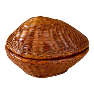 Vintage Coastal Rattan Wicker Clam Shell Trinket Box For Sale