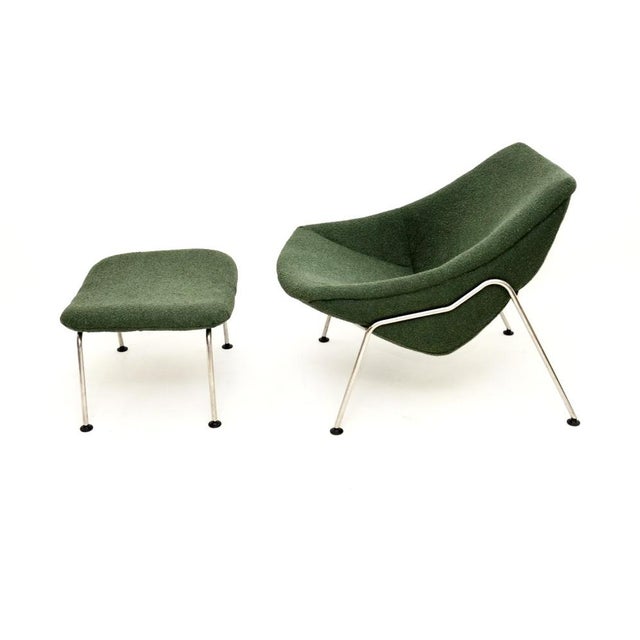 Artifort Set of Vintage Oyster Armchair and Ottoman from Artifort, 1980s, Set of 2 For Sale - Image 4 of 10