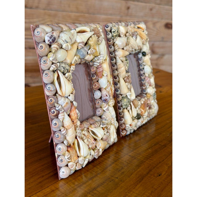 Late 20th Century Pair of Vintage Coastal Shell Encrusted Picture Frames For Sale - Image 5 of 12