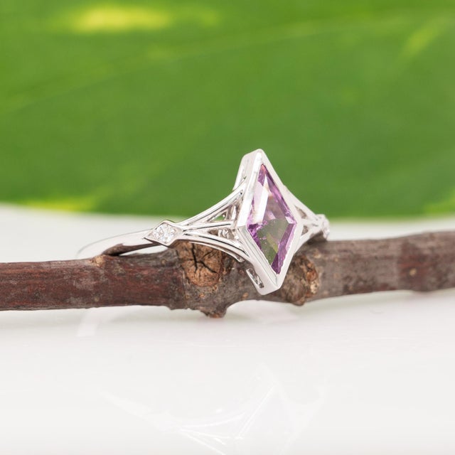 2020s Bold Kite-Shaped Pink Sapphire Ring With Diamond Accents in Solid 14k Gold For Sale - Image 5 of 8