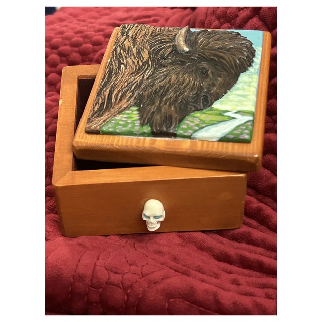 One of kind hand carved Buffalo portrait box. The top is a handprinted portrait of a Buffalo. The face is so exquisite and...