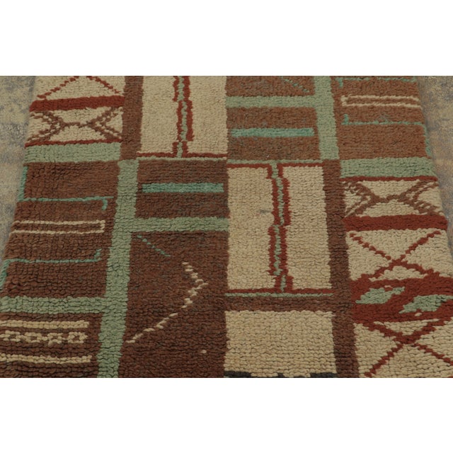 1920s Antique Hooked Runner With Geometric Design in Brown & Green - Rug & Kilim For Sale - Image 5 of 7