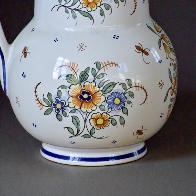 White Handcrafted French Carafe from Moustiers, 1950 For Sale - Image 8 of 11