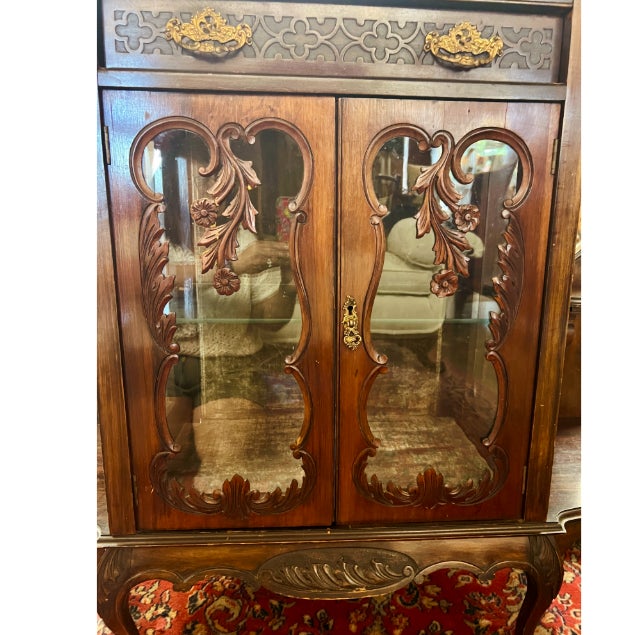 Beautiful mahogany buffet or sideboard featuring ornate carvings in the Victorian/Edwardian style. The center glass doors...