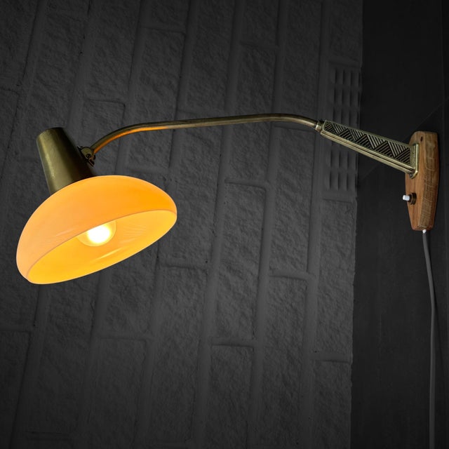 ASEA Mid-Century Wall Lamp in Brass, Oak & Glass by Bo Råman for Asea, Sweden, 1950s For Sale - Image 4 of 15