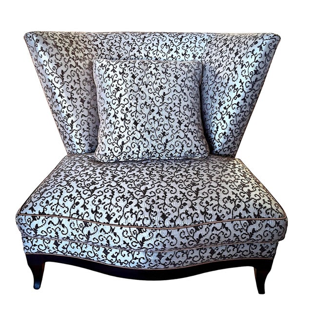 This exceptionally luxurious pair of mid-century modern lounge chairs was created by Donghia, a premier American...