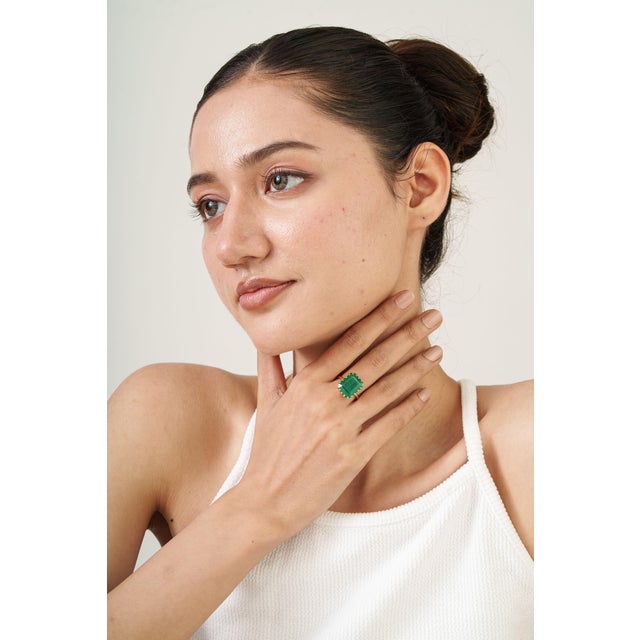 Dark Green 9.08Ct Claw Set Natural Green Emerald Solitaire Ring Size 5.5 in 18k Yellow Gold For Sale - Image 8 of 17