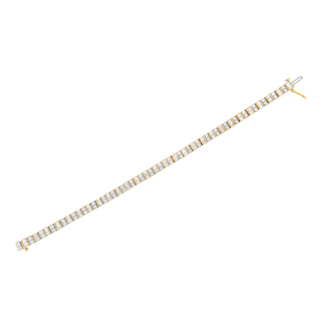 2020s 10K Yellow Gold 4.0 Cttw Alternating Baguette & Round Cut Diamond Bezel- & Prong-Set 7" Tennis Bracelet (G-H Color, SI1-SI2 Clarity) For Sale - Image 5 of 8