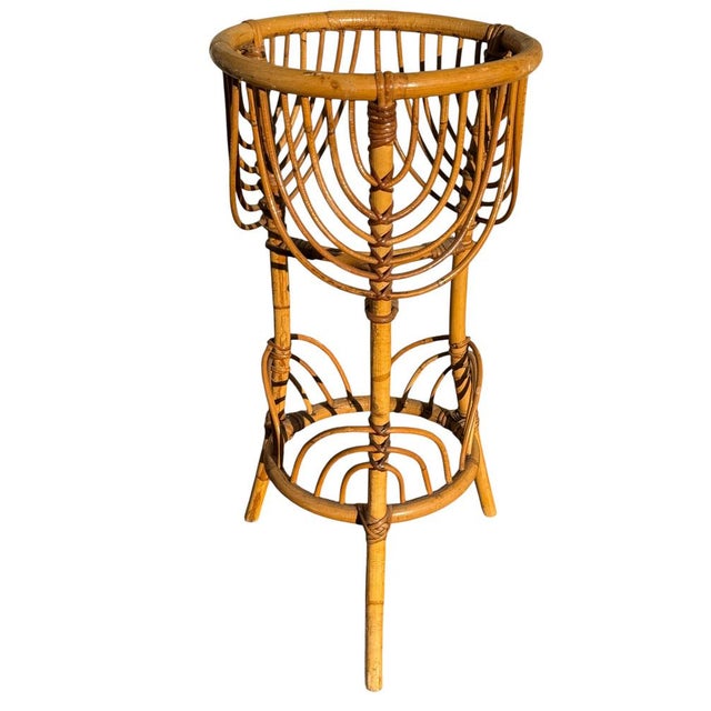 Beautiful rattan flower holder from the 1960s. Handcrafted in the south of France.