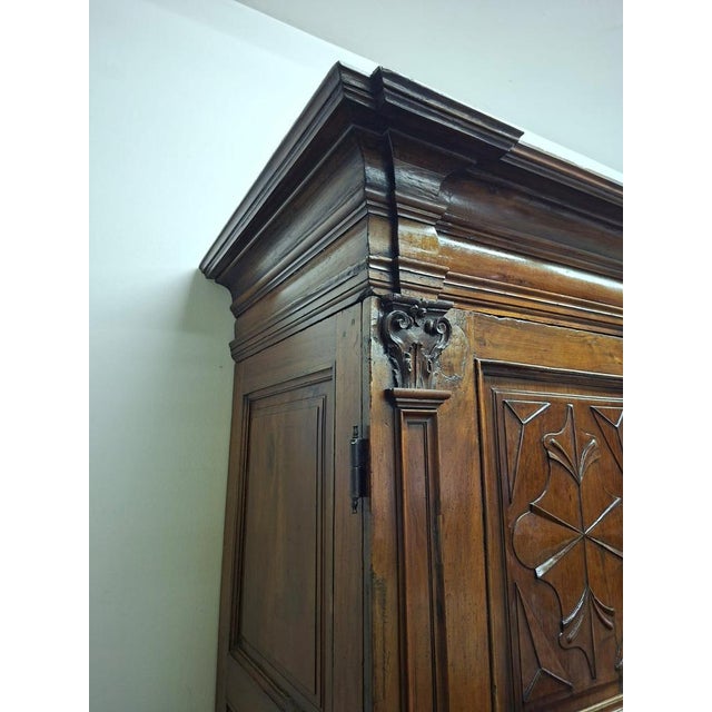Late Baroque Genoese Linen Wardrobe in Walnut, 17th Century For Sale - Image 12 of 18