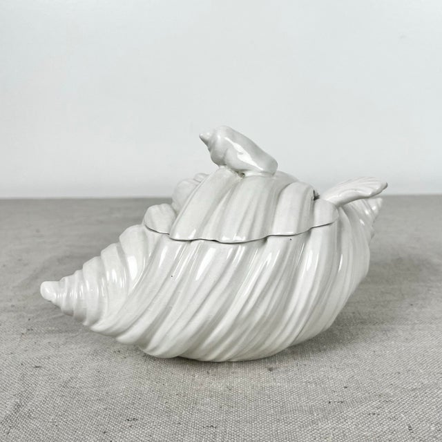 Vintage white ceramic shell shaped small tureen/serving dish. Spiral shell shape with shell handle and matching spoon....