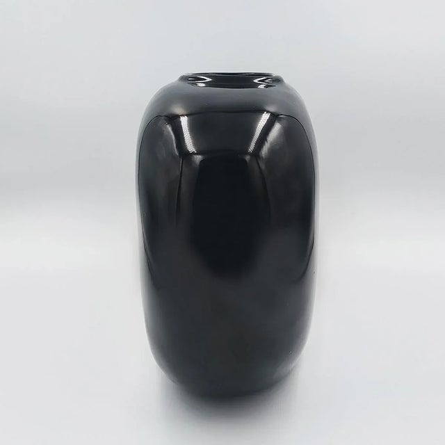 1980s Gorgeous Black Vase by Haeger in Ceramic. Made in Usa For Sale In Detroit - Image 6 of 6