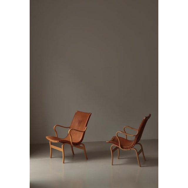 Scandinavian Modern Eva Lounge Chairs in Saddle Leather by Bruno Mathsson for Dux, 1970s, Set of 2 For Sale - Image 3 of 18